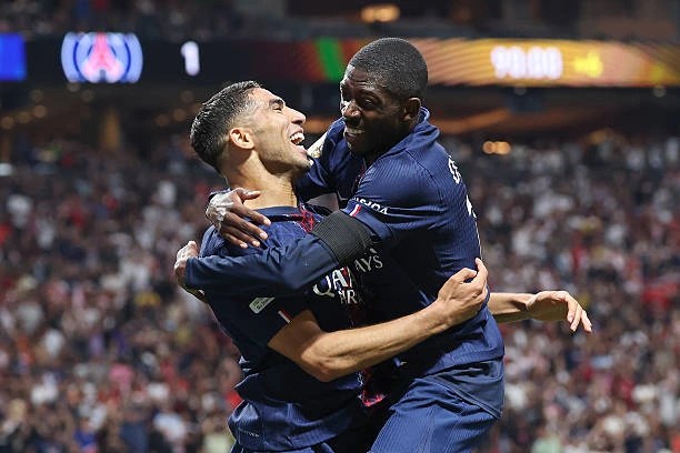 Psg player hakimi and Dembele celebrating after scoring goal.